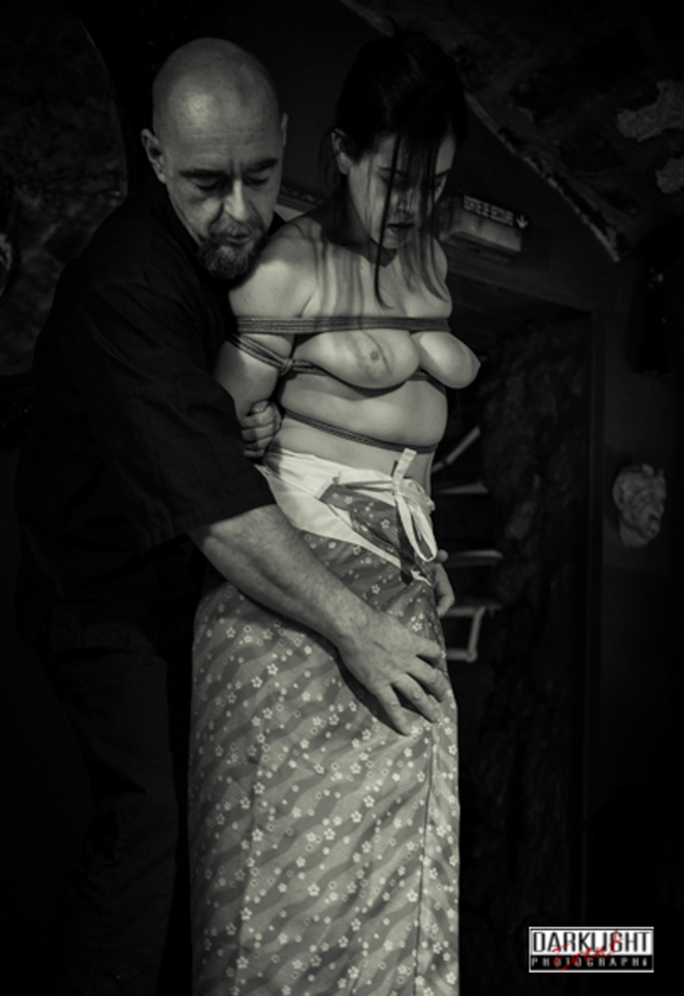 https://wykd.com/wp-content/uploads/2018/06/Kinbaku-rope-bondage-suspension-show-in-Paris-2013-020-20131124.jpg