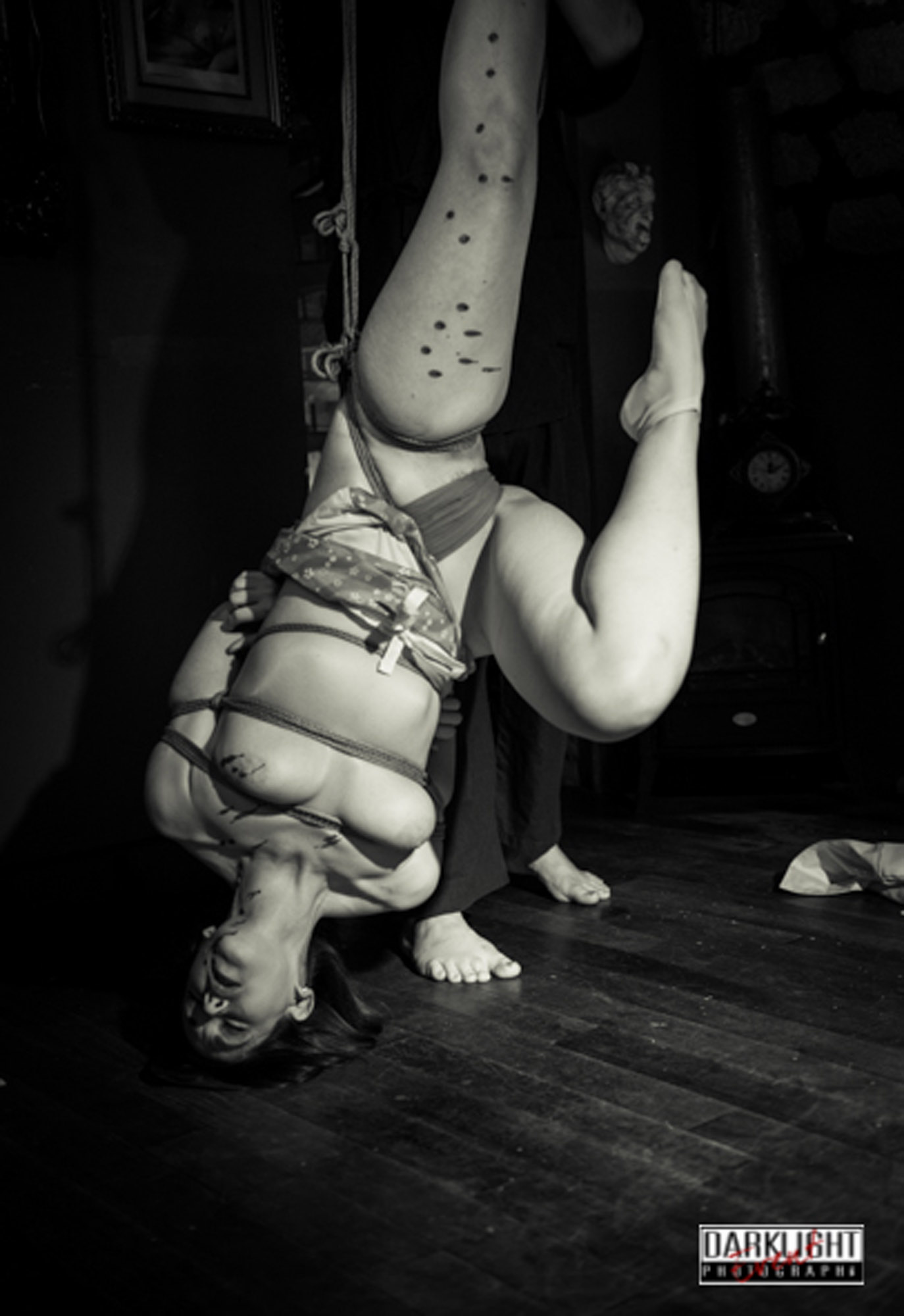 https://wykd.com/wp-content/uploads/2018/06/Kinbaku-rope-bondage-suspension-show-in-Paris-2013-077-20131124.jpg