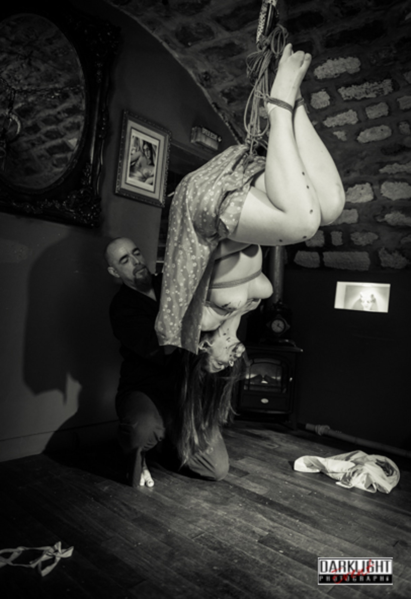 https://wykd.com/wp-content/uploads/2018/06/Kinbaku-rope-bondage-suspension-show-in-Paris-2013-123-20131124.jpg