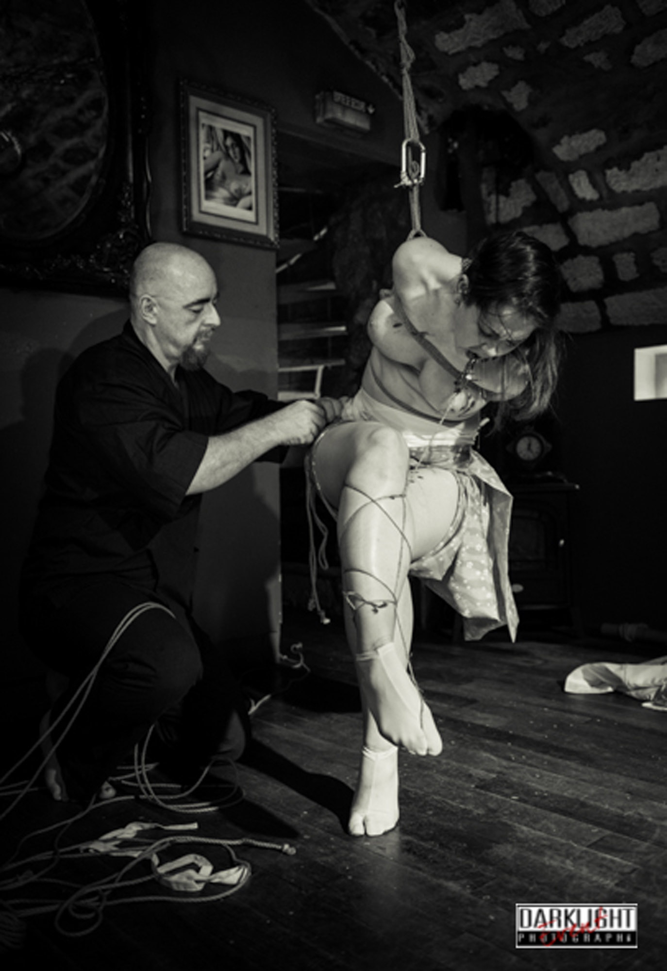 https://wykd.com/wp-content/uploads/2018/06/Kinbaku-rope-bondage-suspension-show-in-Paris-2013-174-20131124.jpg