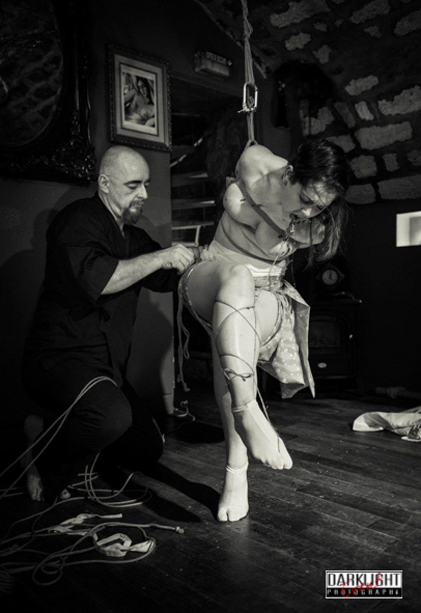 https://wykd.com/wp-content/uploads/2018/06/Kinbaku-rope-bondage-suspension-show-in-Paris-2013-175-20131124.jpg