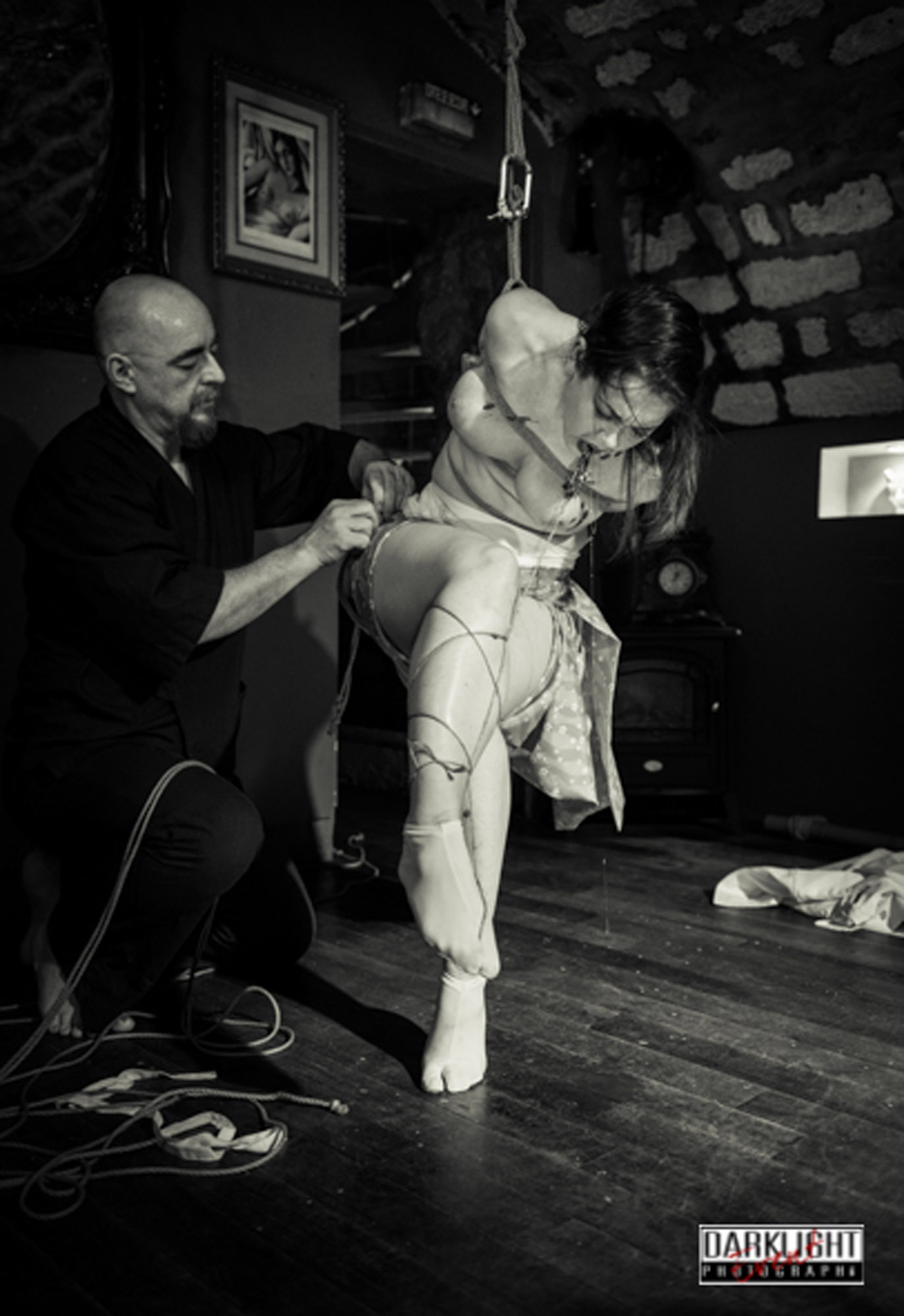 https://wykd.com/wp-content/uploads/2018/06/Kinbaku-rope-bondage-suspension-show-in-Paris-2013-177-20131124.jpg