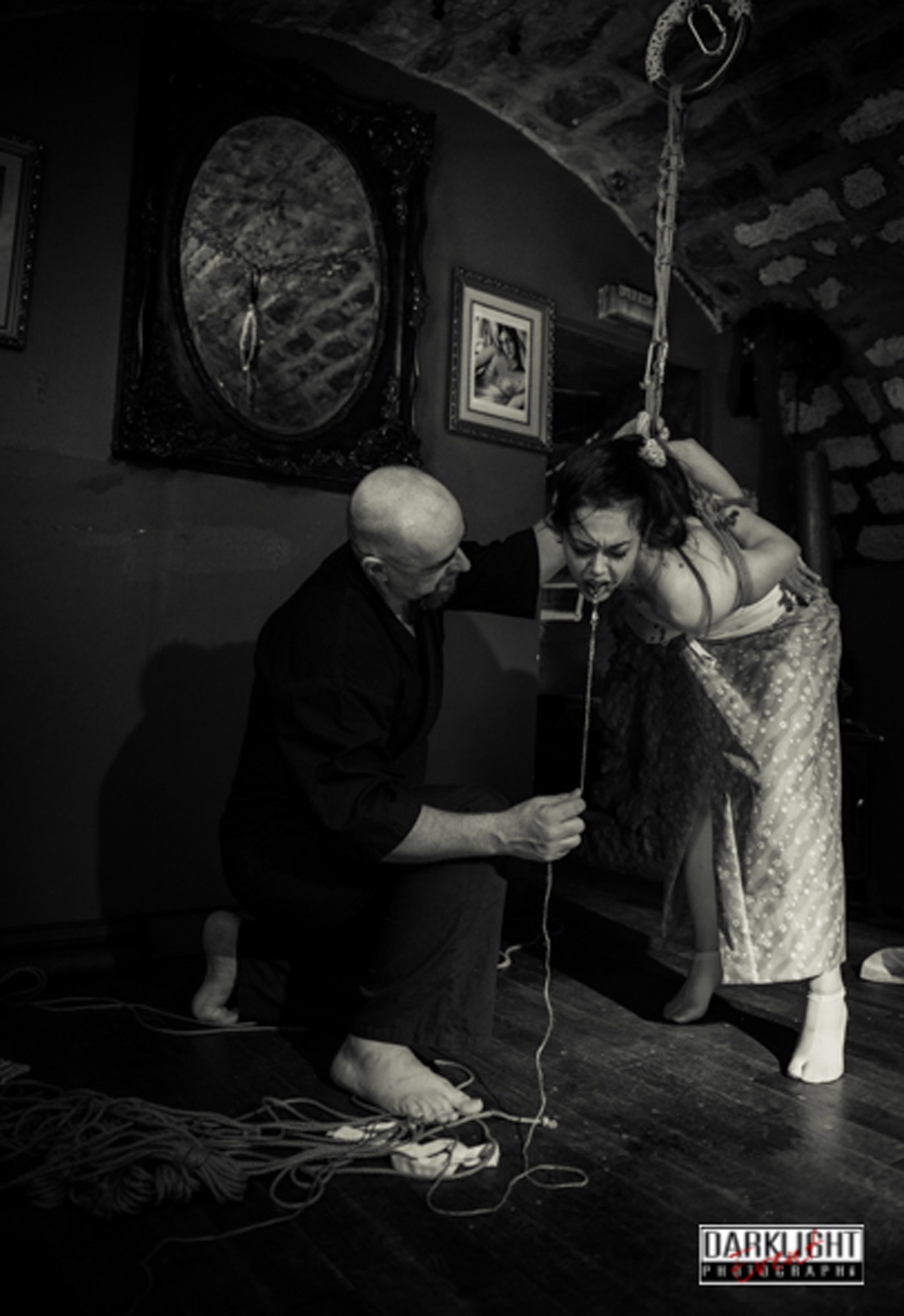 https://wykd.com/wp-content/uploads/2018/06/Kinbaku-rope-bondage-suspension-show-in-Paris-2013-201-20131124.jpg