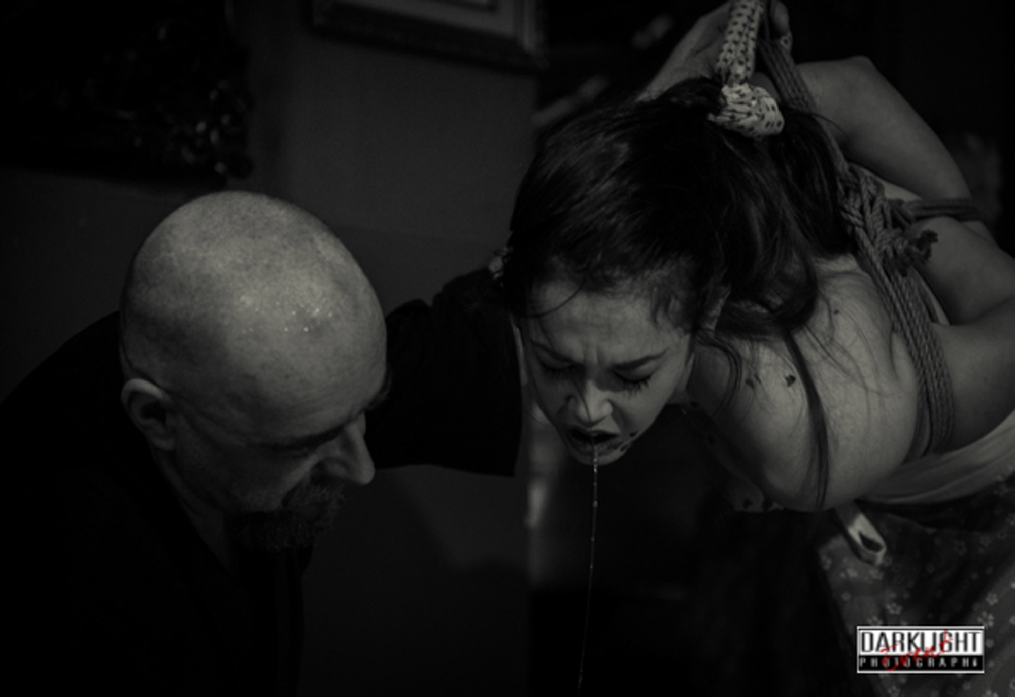 https://wykd.com/wp-content/uploads/2018/06/Kinbaku-rope-bondage-suspension-show-in-Paris-2013-204-20131124.jpg