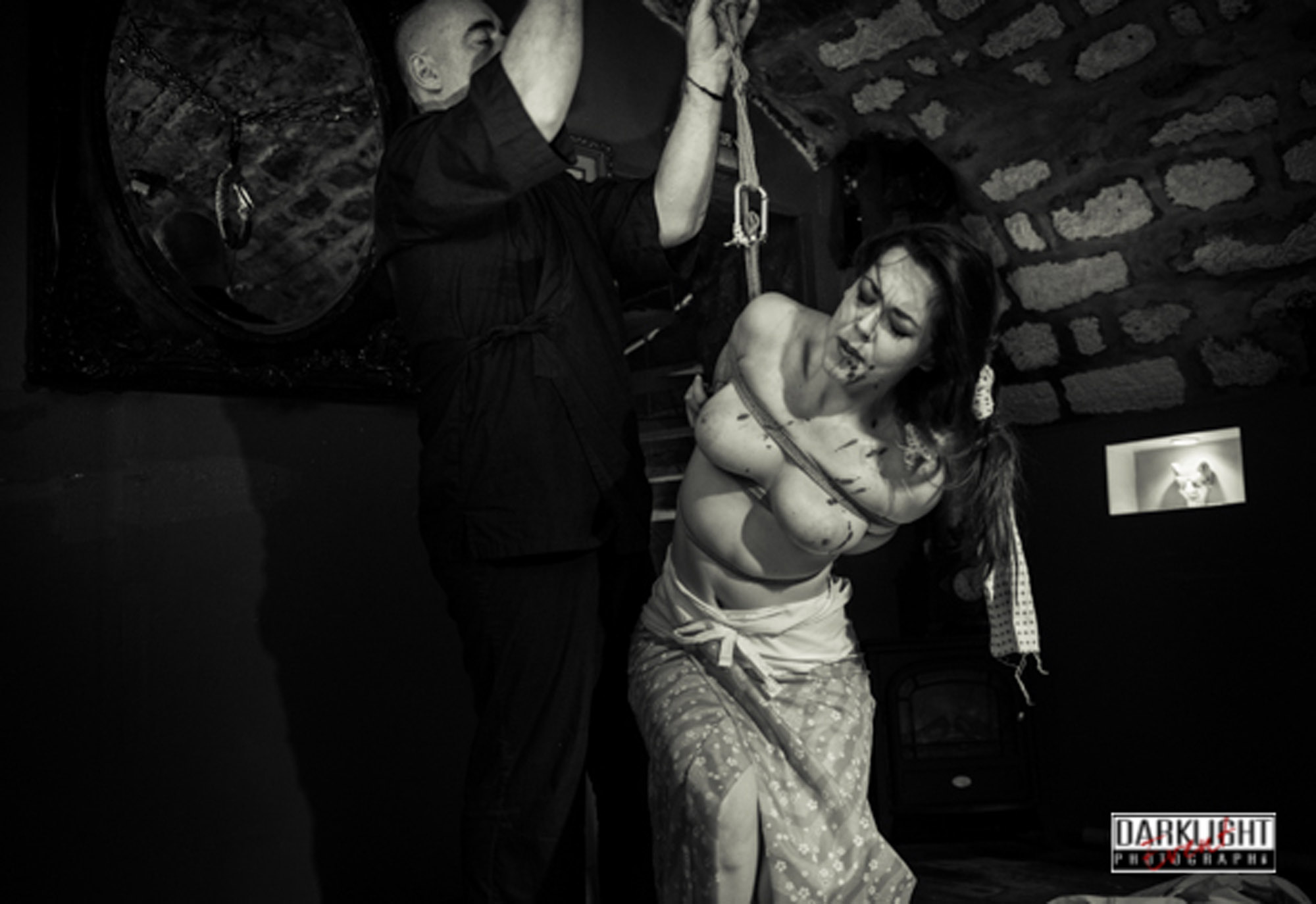 https://wykd.com/wp-content/uploads/2018/06/Kinbaku-rope-bondage-suspension-show-in-Paris-2013-212-20131124.jpg