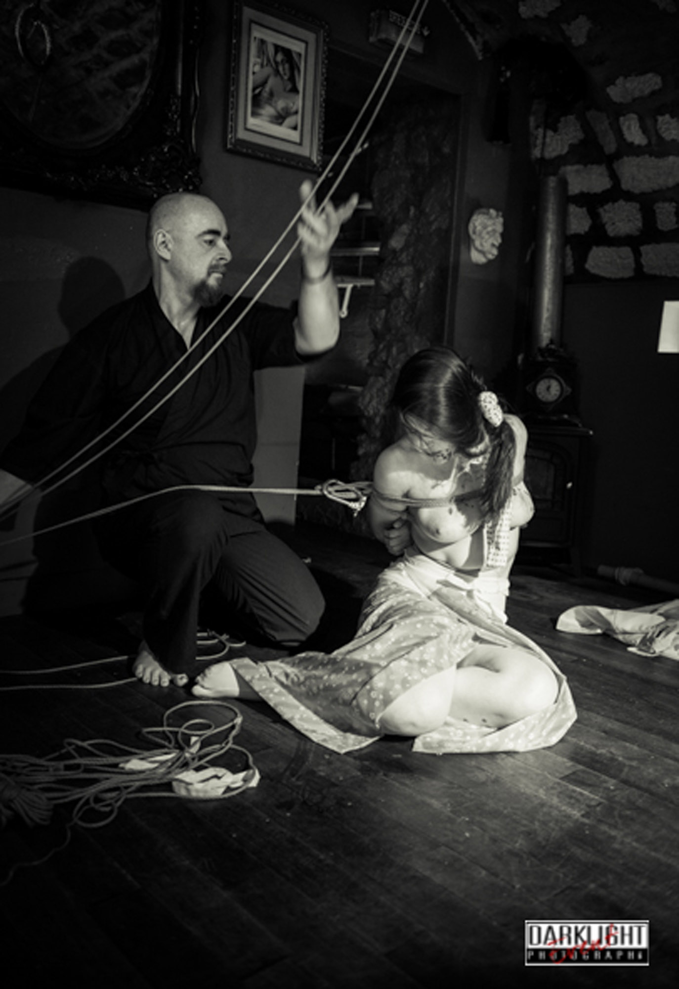 https://wykd.com/wp-content/uploads/2018/06/Kinbaku-rope-bondage-suspension-show-in-Paris-2013-224-20131124.jpg