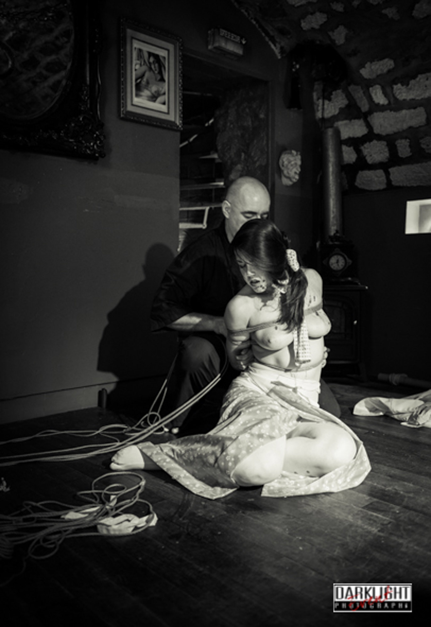 https://wykd.com/wp-content/uploads/2018/06/Kinbaku-rope-bondage-suspension-show-in-Paris-2013-227-20131124.jpg