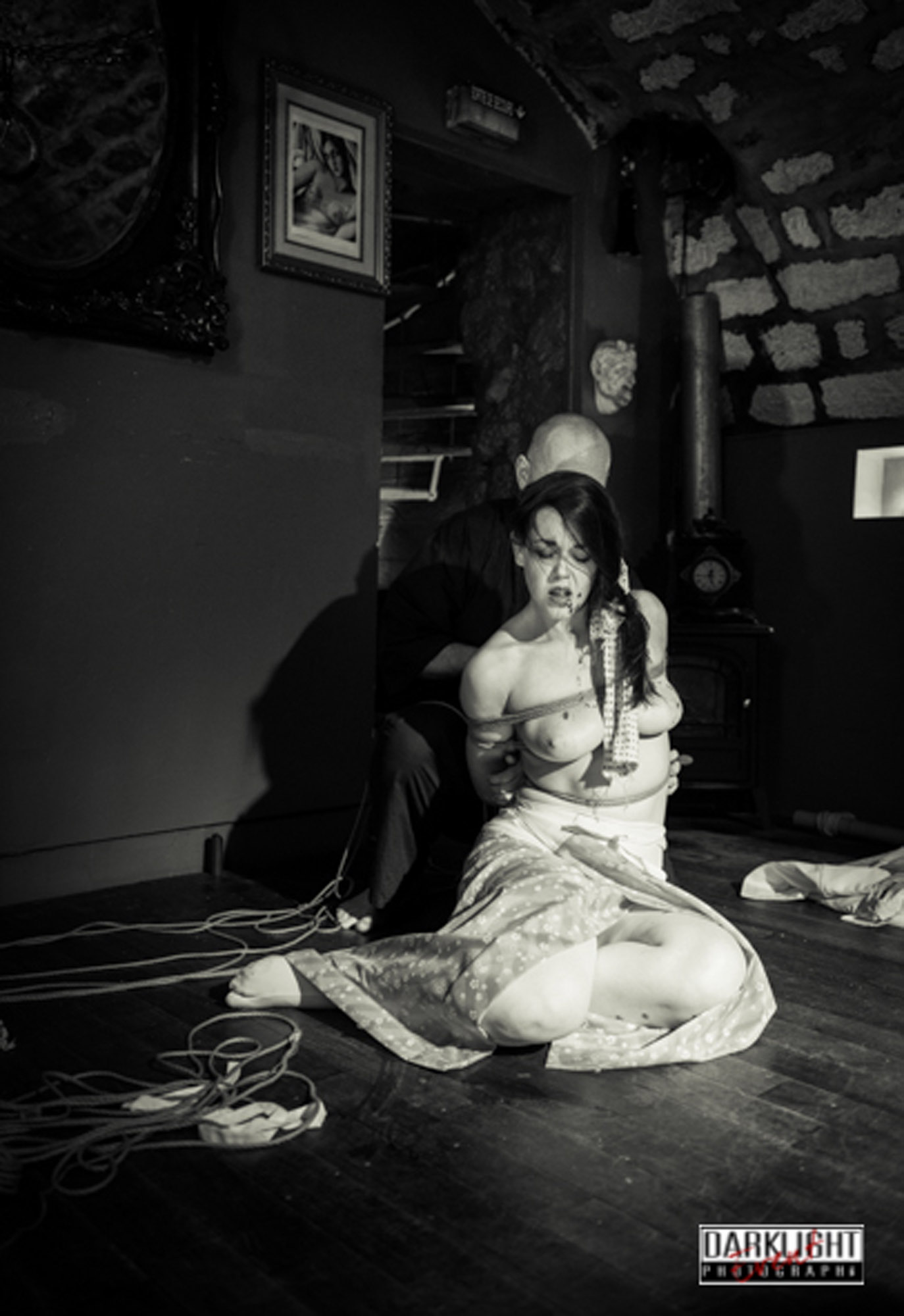 https://wykd.com/wp-content/uploads/2018/06/Kinbaku-rope-bondage-suspension-show-in-Paris-2013-228-20131124.jpg