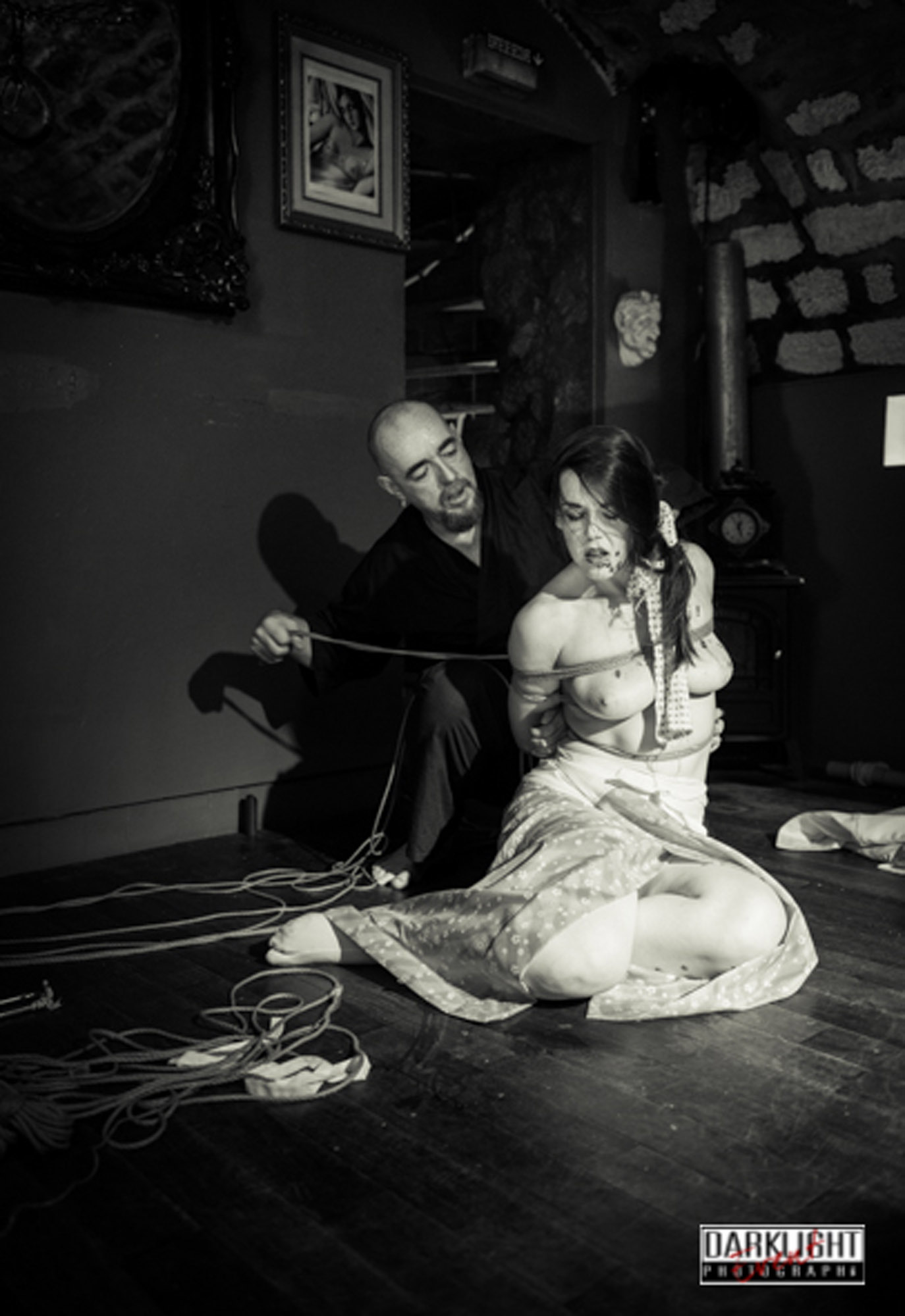 https://wykd.com/wp-content/uploads/2018/06/Kinbaku-rope-bondage-suspension-show-in-Paris-2013-231-20131124.jpg