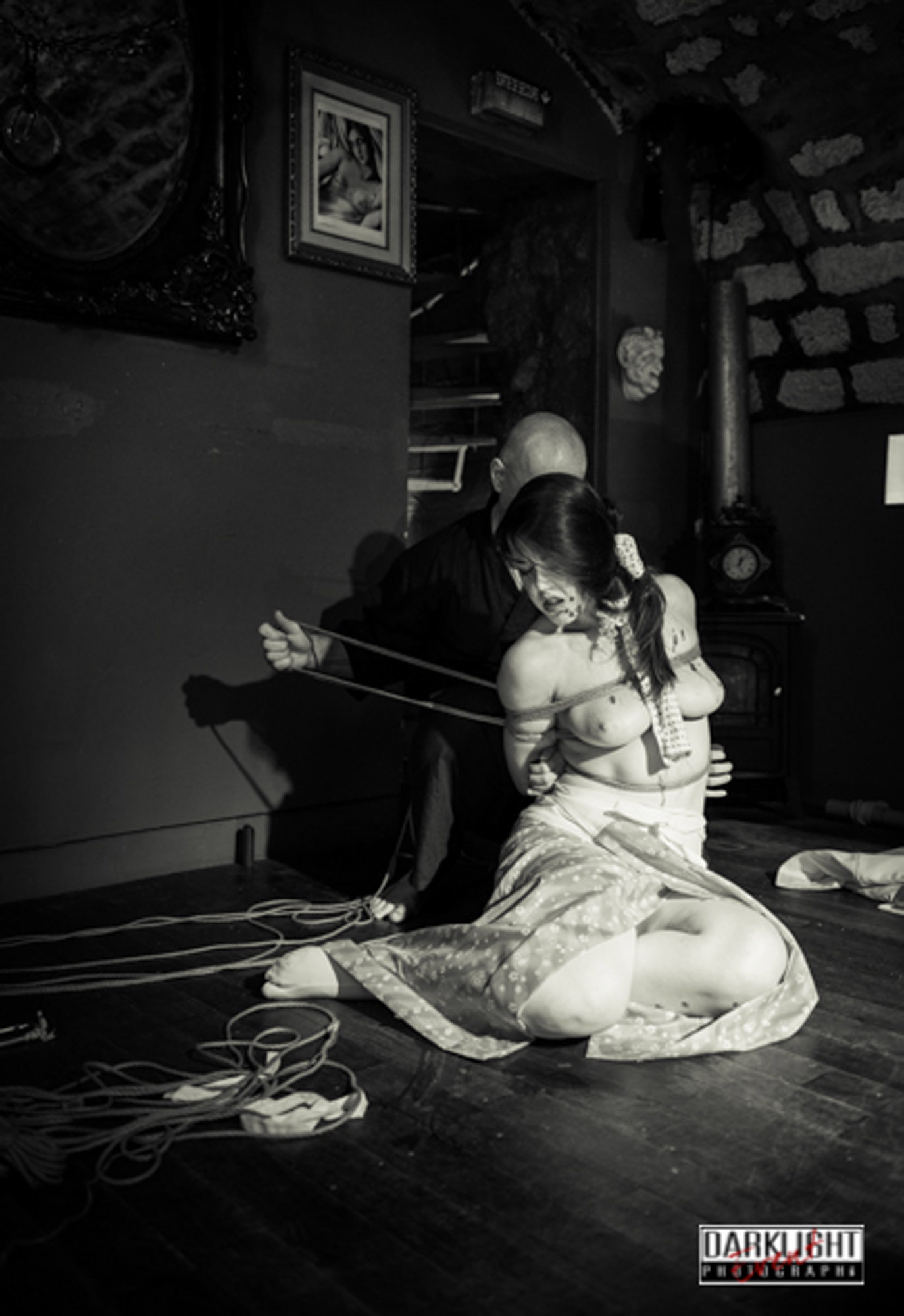 https://wykd.com/wp-content/uploads/2018/06/Kinbaku-rope-bondage-suspension-show-in-Paris-2013-234-20131124.jpg