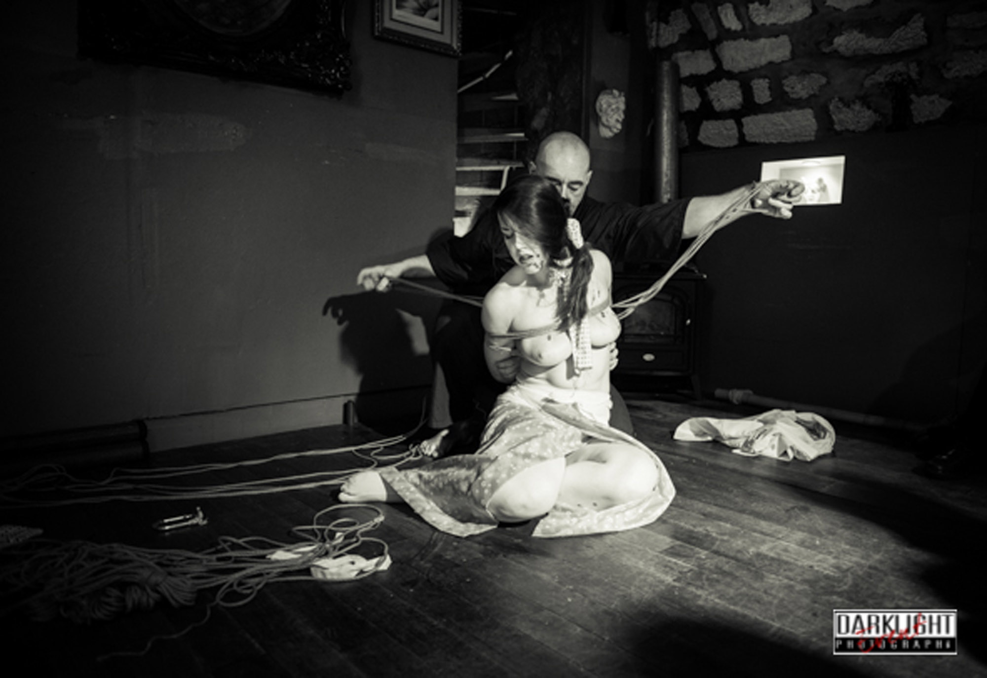 https://wykd.com/wp-content/uploads/2018/06/Kinbaku-rope-bondage-suspension-show-in-Paris-2013-240-20131124.jpg