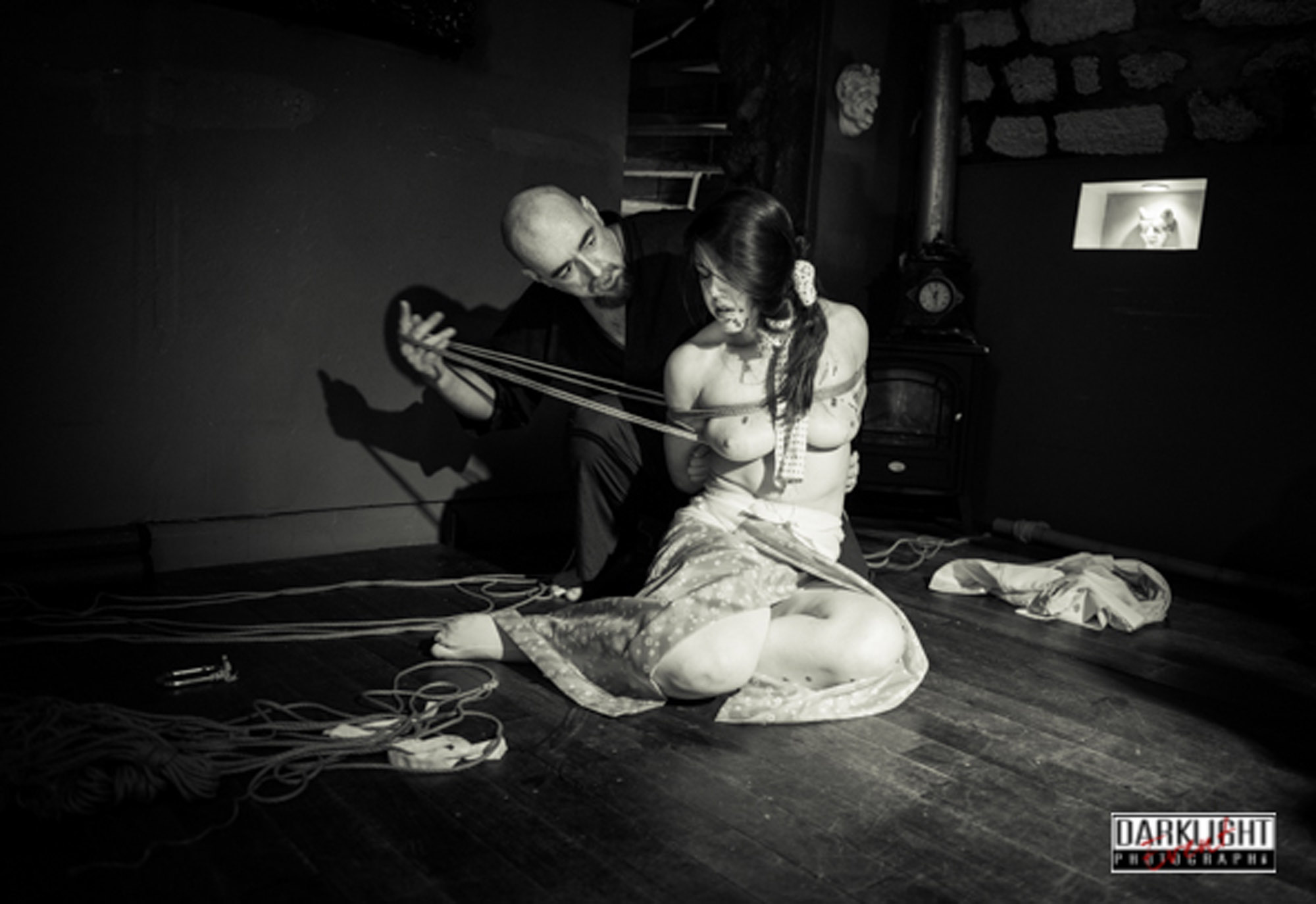 https://wykd.com/wp-content/uploads/2018/06/Kinbaku-rope-bondage-suspension-show-in-Paris-2013-244-20131124.jpg