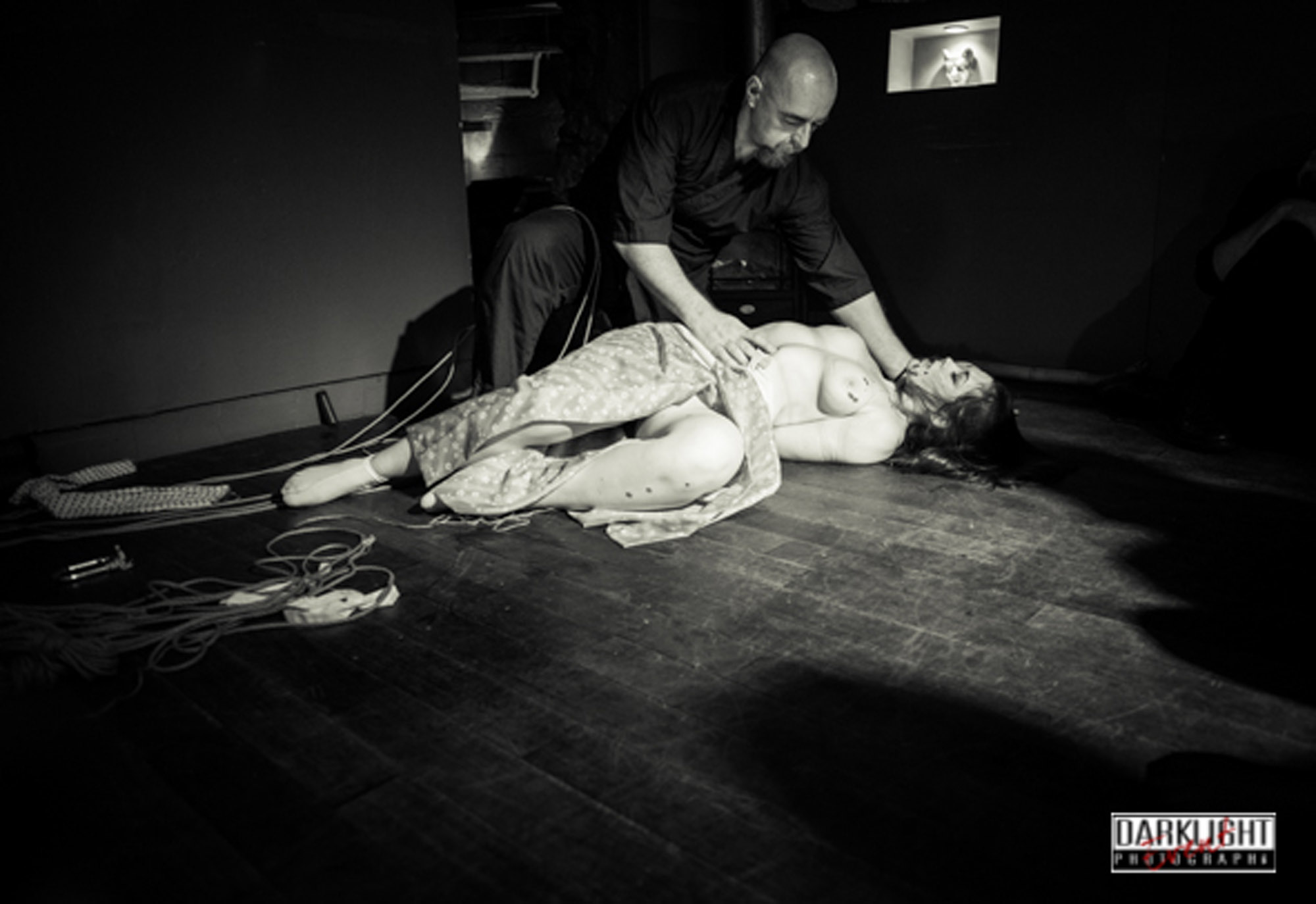 https://wykd.com/wp-content/uploads/2018/06/Kinbaku-rope-bondage-suspension-show-in-Paris-2013-272-20131124.jpg