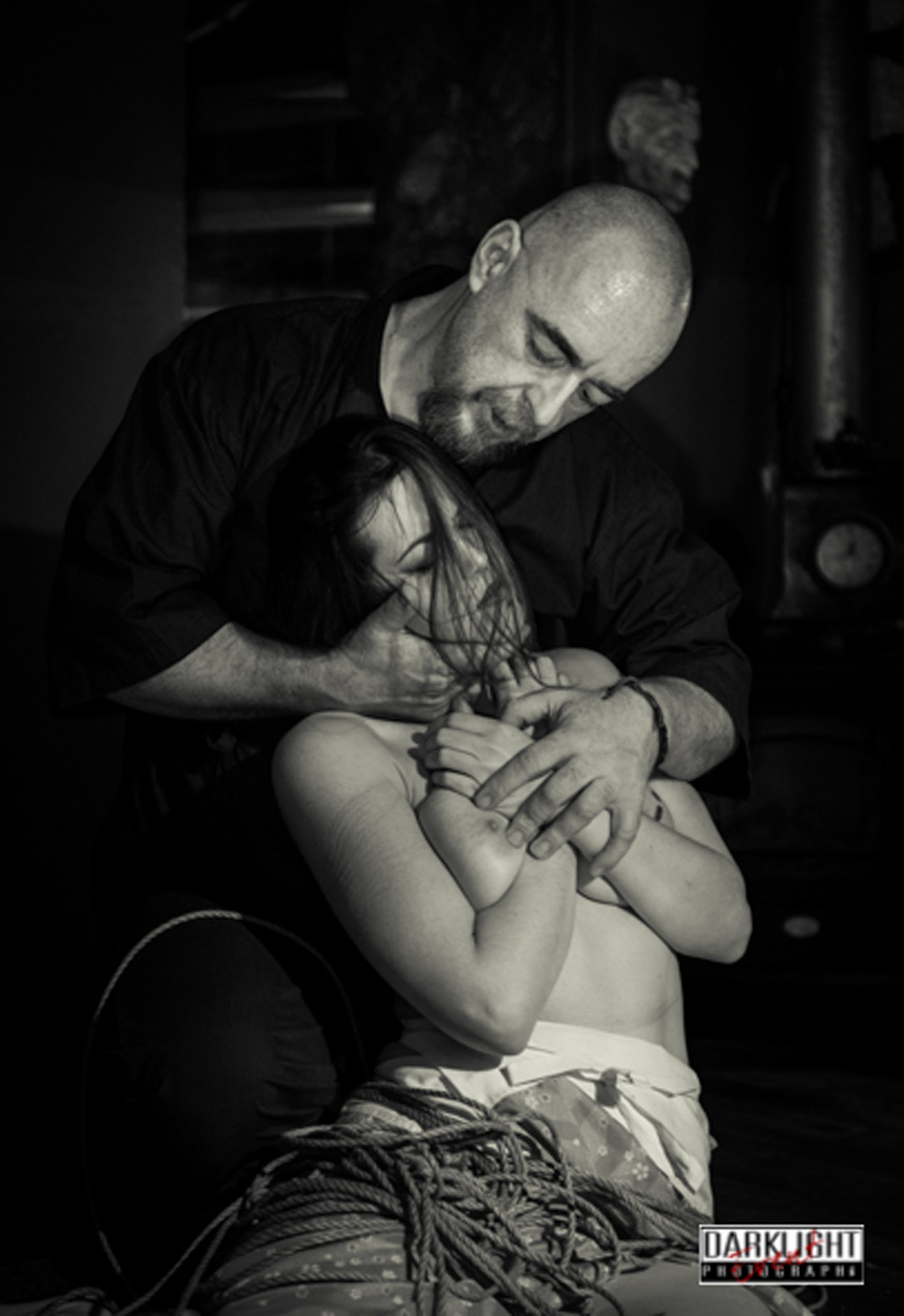 https://wykd.com/wp-content/uploads/2018/06/Kinbaku-rope-bondage-suspension-show-in-Paris-2013-279-20131124.jpg