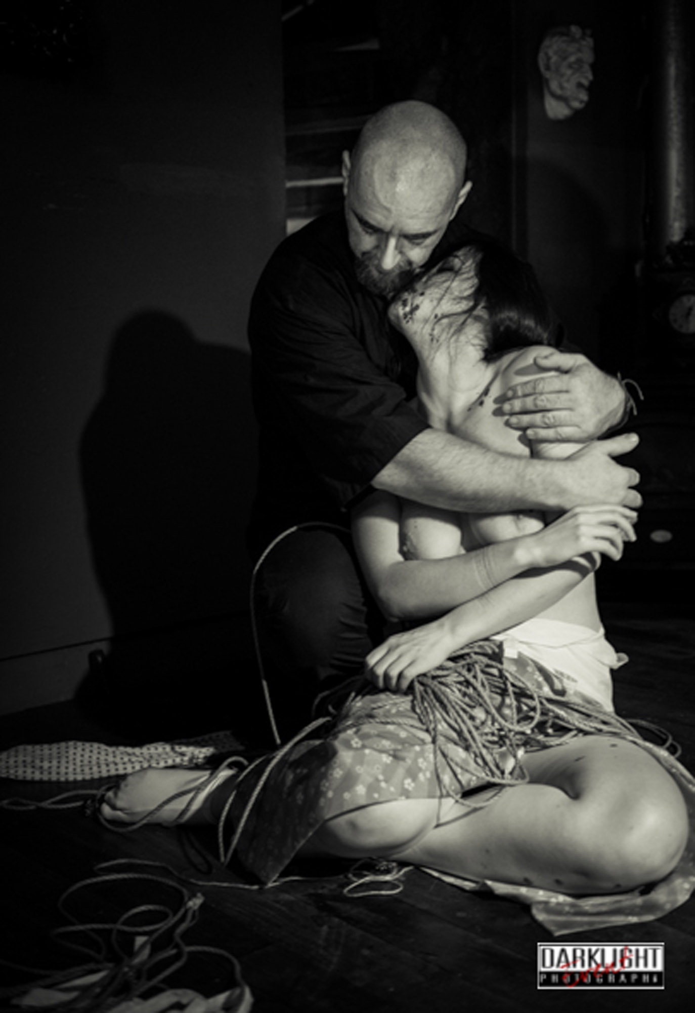 https://wykd.com/wp-content/uploads/2018/06/Kinbaku-rope-bondage-suspension-show-in-Paris-2013-286-20131124.jpg