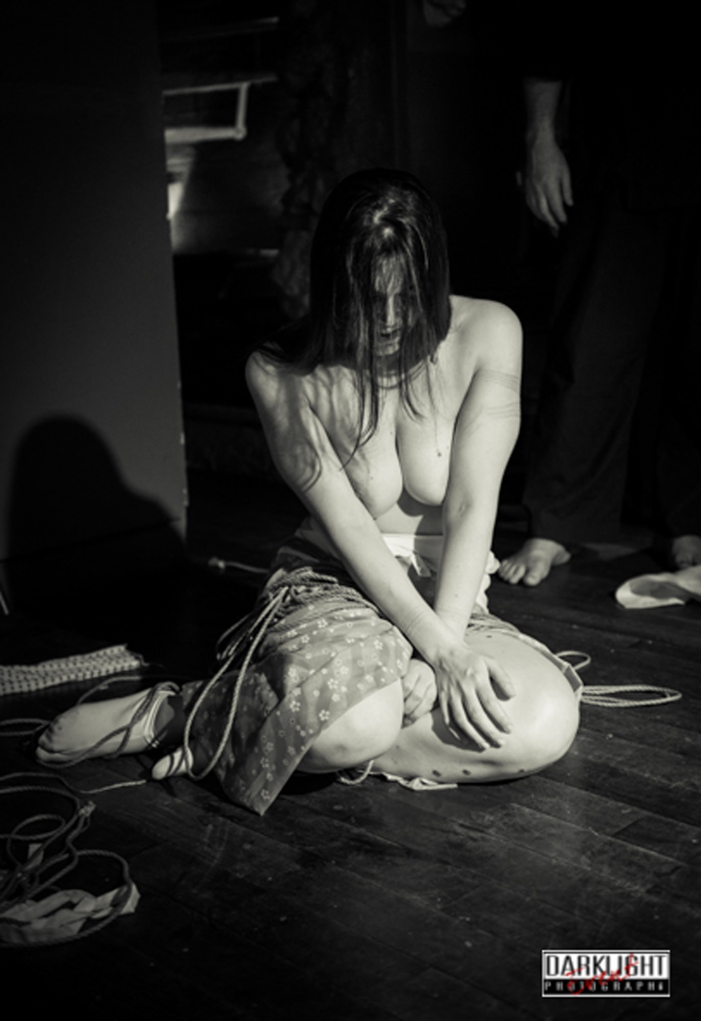 https://wykd.com/wp-content/uploads/2018/06/Kinbaku-rope-bondage-suspension-show-in-Paris-2013-290-20131124.jpg